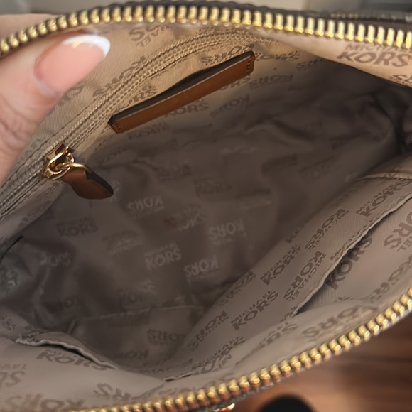 Michael Kors Cindy Crossbody Bag - Picture 4 of 4